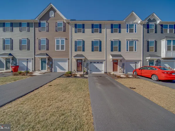 122 Dripping Spring Dr, Hedgesville, WV 25427