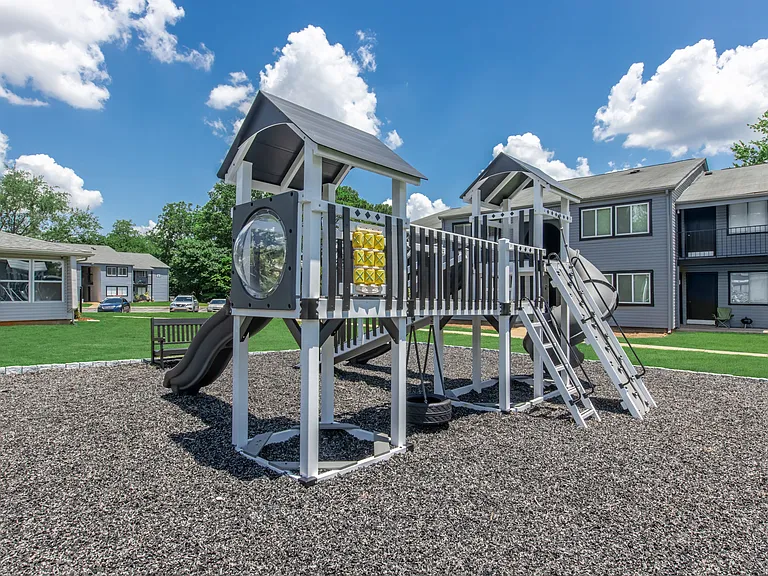 Silverstone Apartments — Photo 8