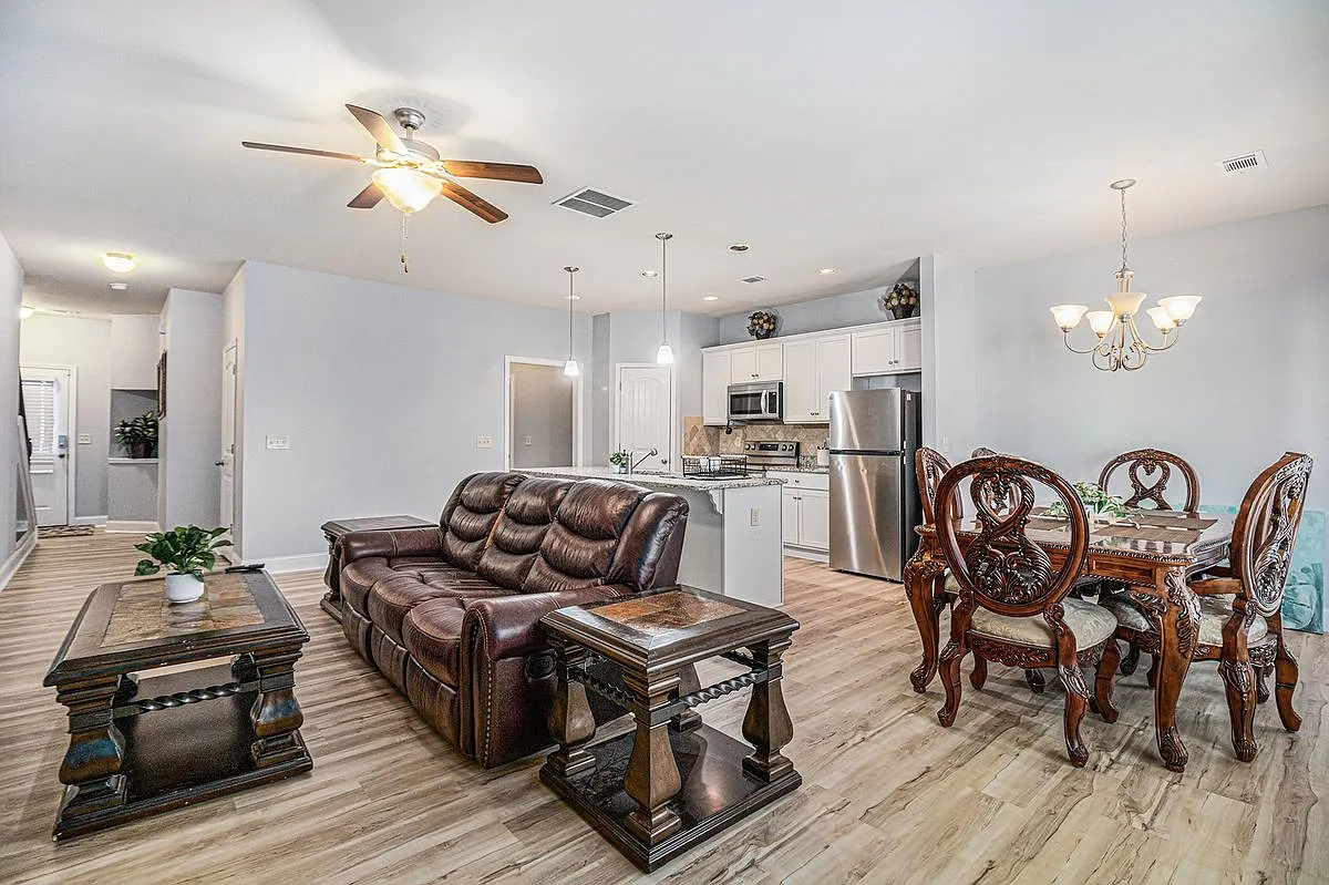 3 bed, 2.5 bath, 2040 sqft, $2,650 — Photo 4