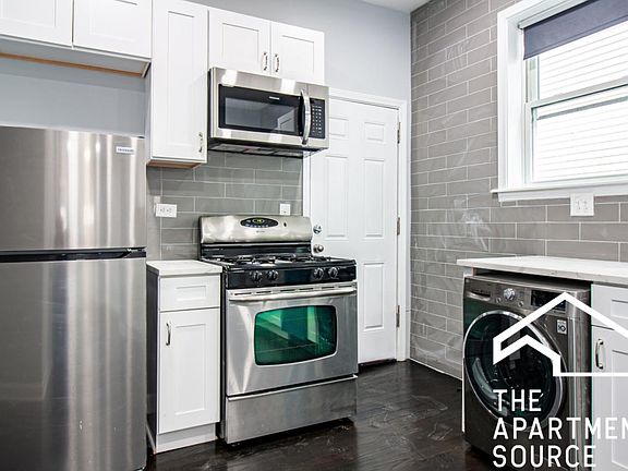 2nd image of 2023 W Melrose St #1R