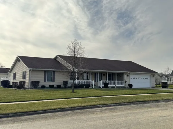 702 E Pilot Dr, Herscher, IL 60941