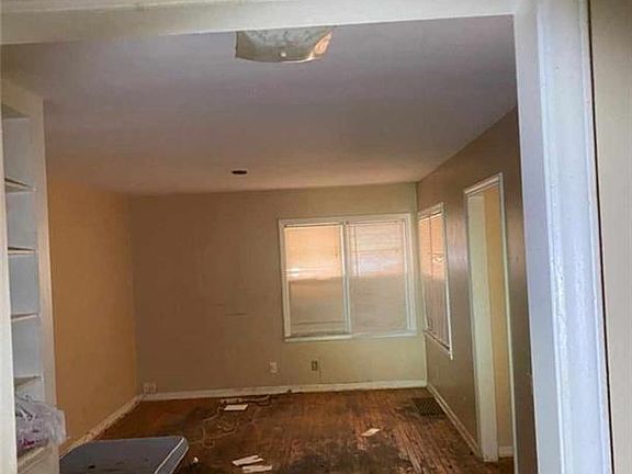 2nd image of 4541 Agnes Ave