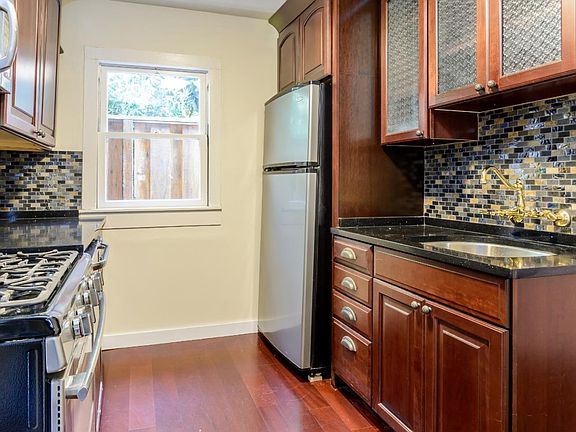 4th image of 421 Harrison Ave