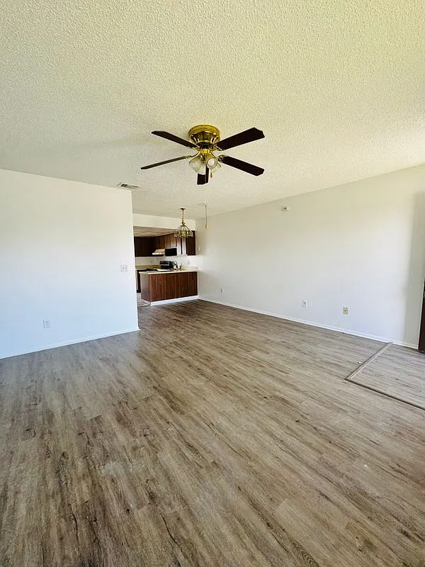 3 bed, 2.0 bath, 1242 sqft, $1,550 — Photo 3