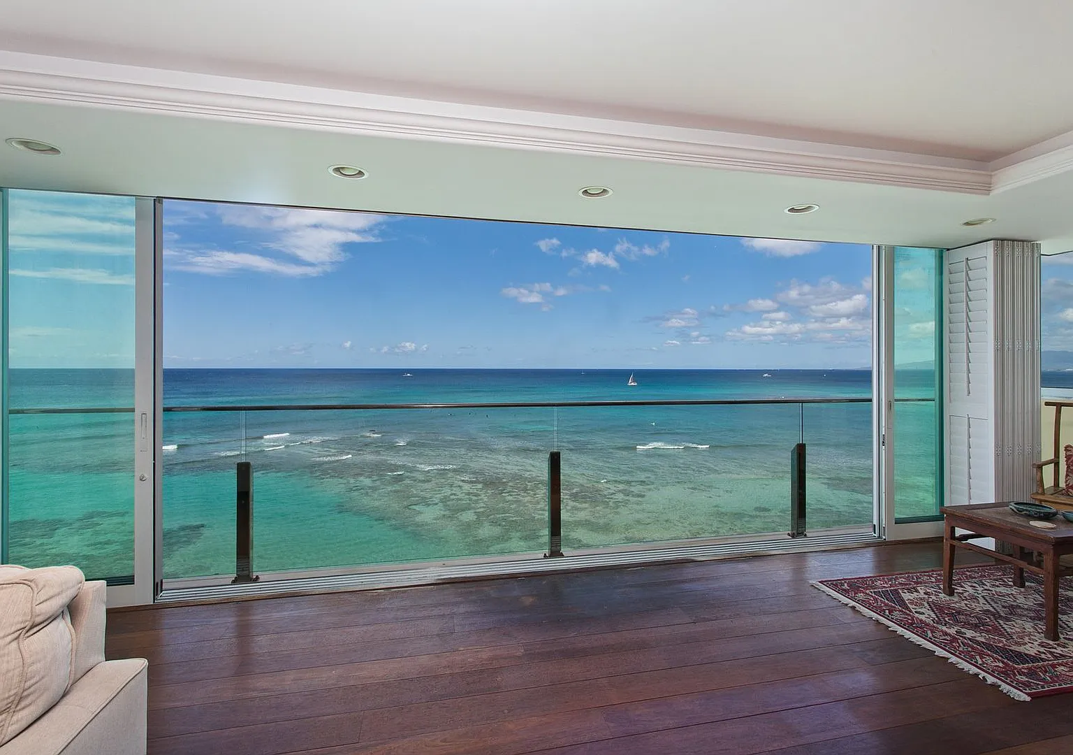 Private Floor Residence on the 8th Floor with Panoramic Ocean Views - Seabreaze #8 — Photo 3