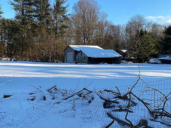 3rd image of 7111 Deer Valley Rd