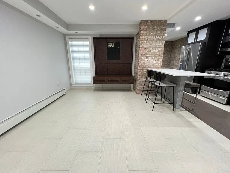20-10 Hazen St #1 — Photo 12