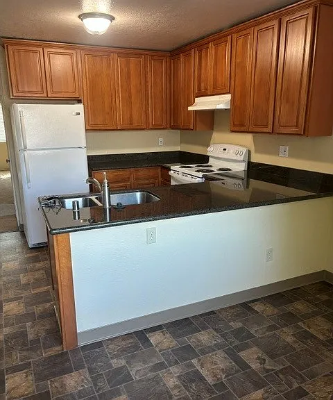 1520 Monterey Dr — Photo 1