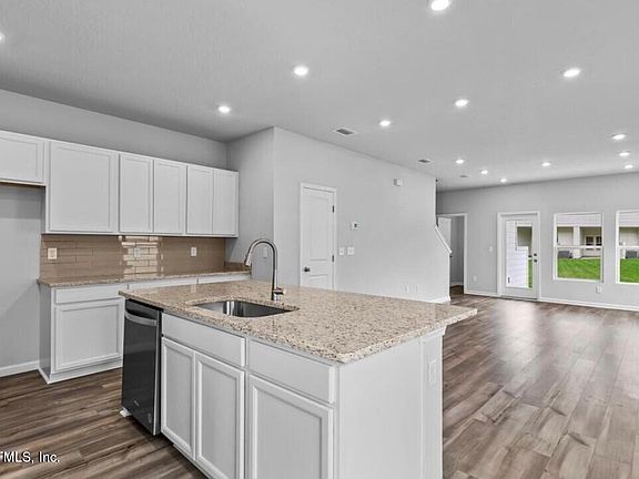 3rd image of 95345 KATHERINE Street #3B