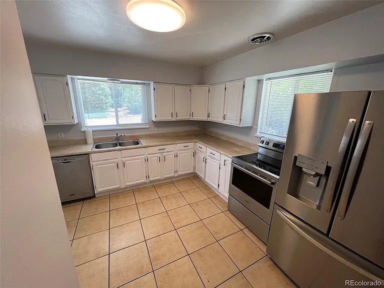 947 S Benton St — Photo 3