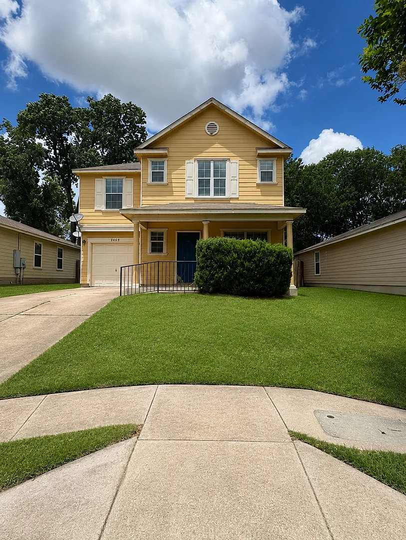 3 BR/2.5BA | Single Family Home | 1-Car Garage | Fenced backyard! — Photo 1