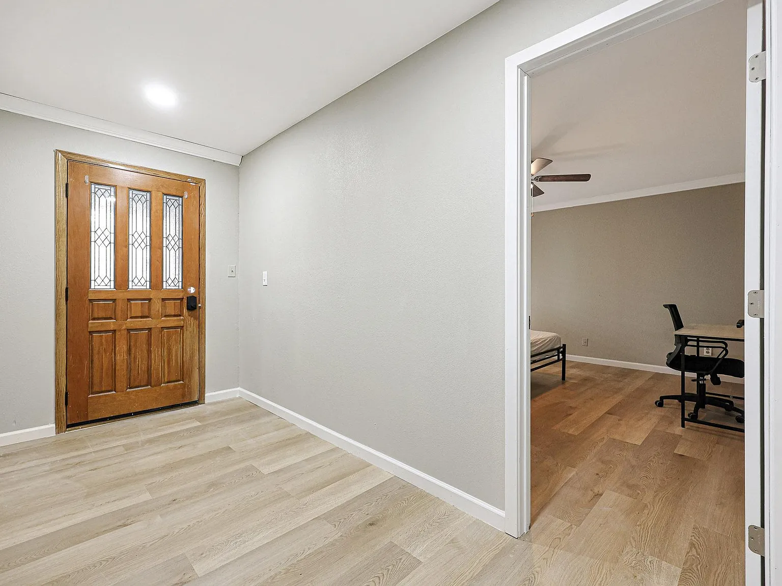 4 bed, 3.0 bath, 2400 sqft, $940 — Photo 3
