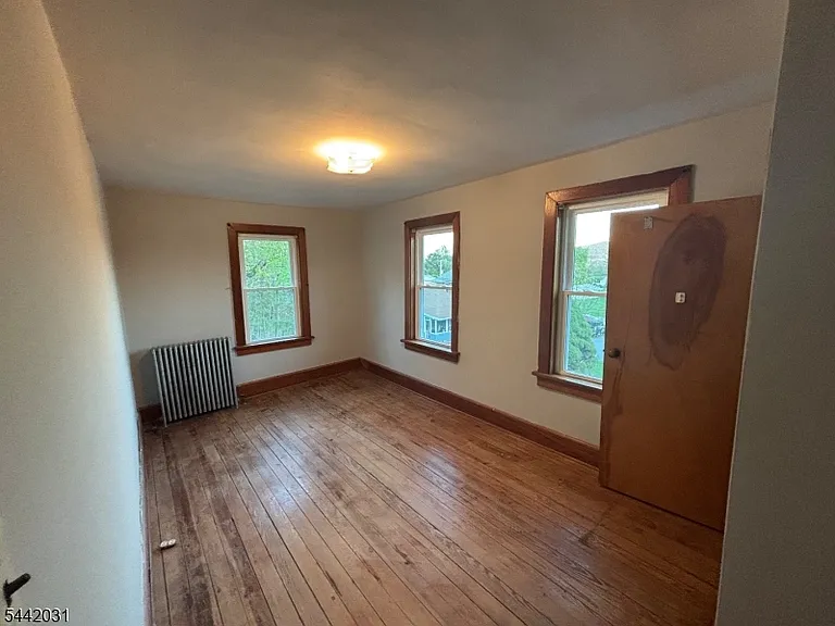 6 Thatcher Ave — Photo 17