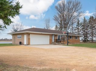 1225 Country Trl W, Jordan, MN 55352