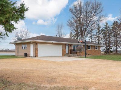1225 Country Trl W, Jordan, MN, 55352