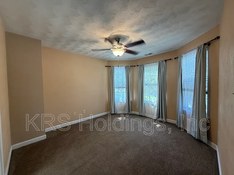 1129 Hampton Ave — Photo 12