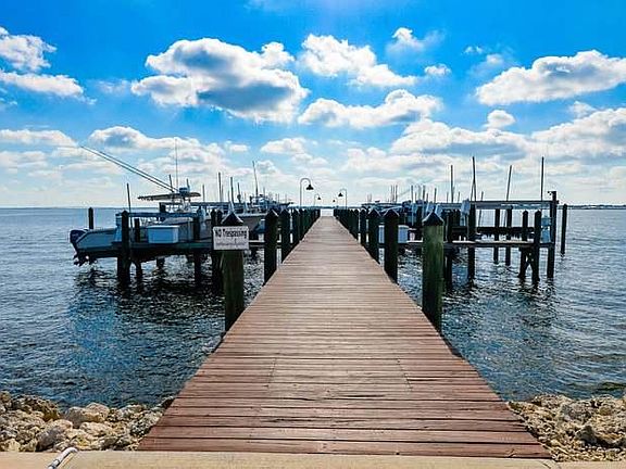 3rd image of 4042 NE Breakwater Dr