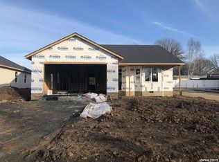 422 SW Applegate Trail Dr, Dallas, OR 97338