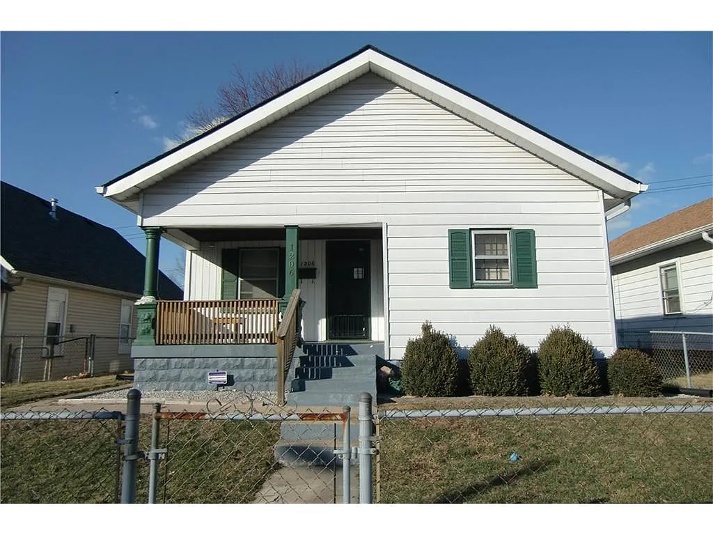 1206 Hoefgen St photo 1