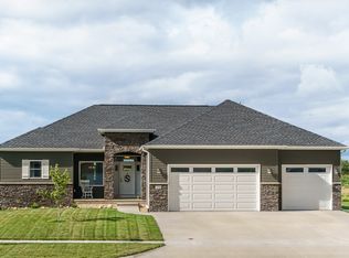 3350 Stanley Cup Dr, Marion, IA 52302