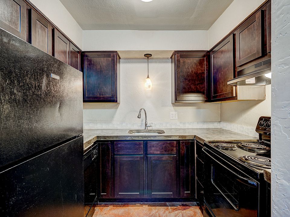 1st image of 600 NW 29th St Unit 18
