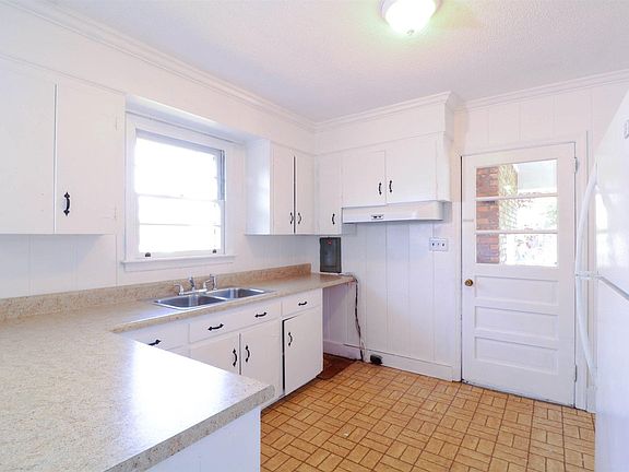 5th image of 7115 Claudia Dr
