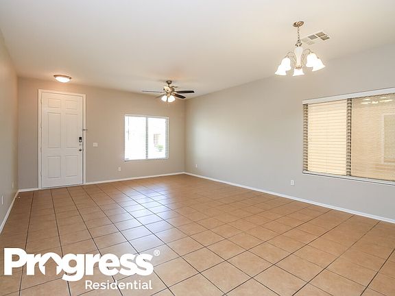 4th image of 1215 E Country Crossing Way