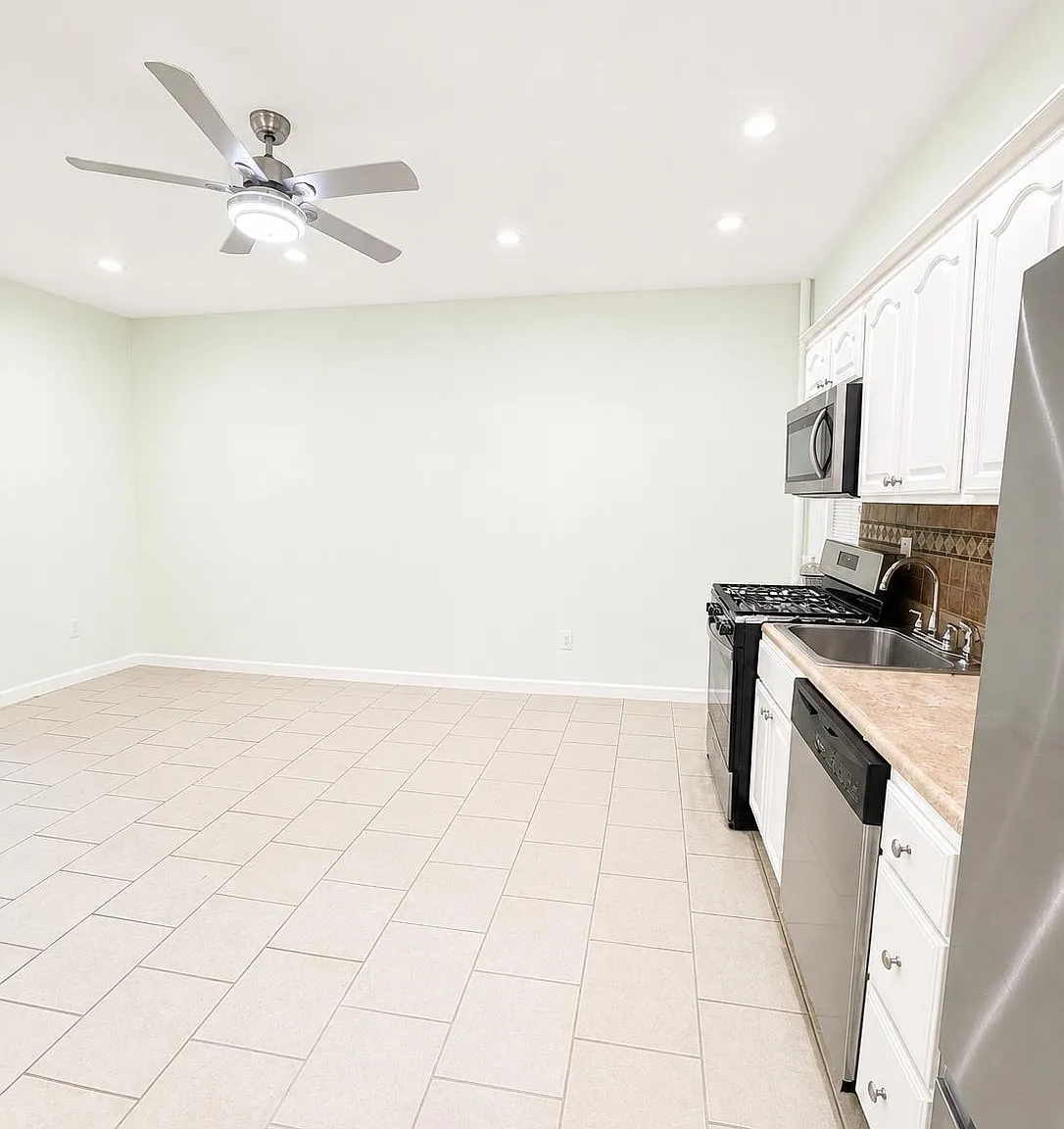 2 bed, 1.0 bath, $2,500 — Photo 2