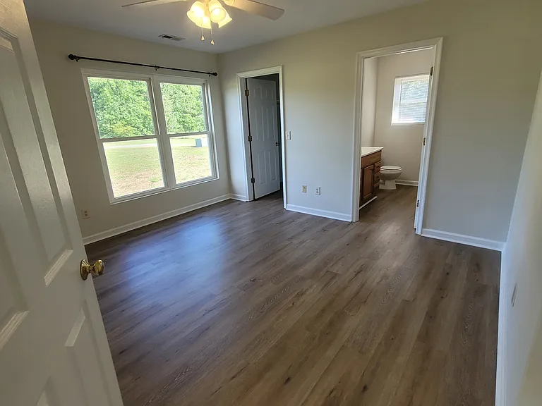 1564 Windsor Rd — Photo 9