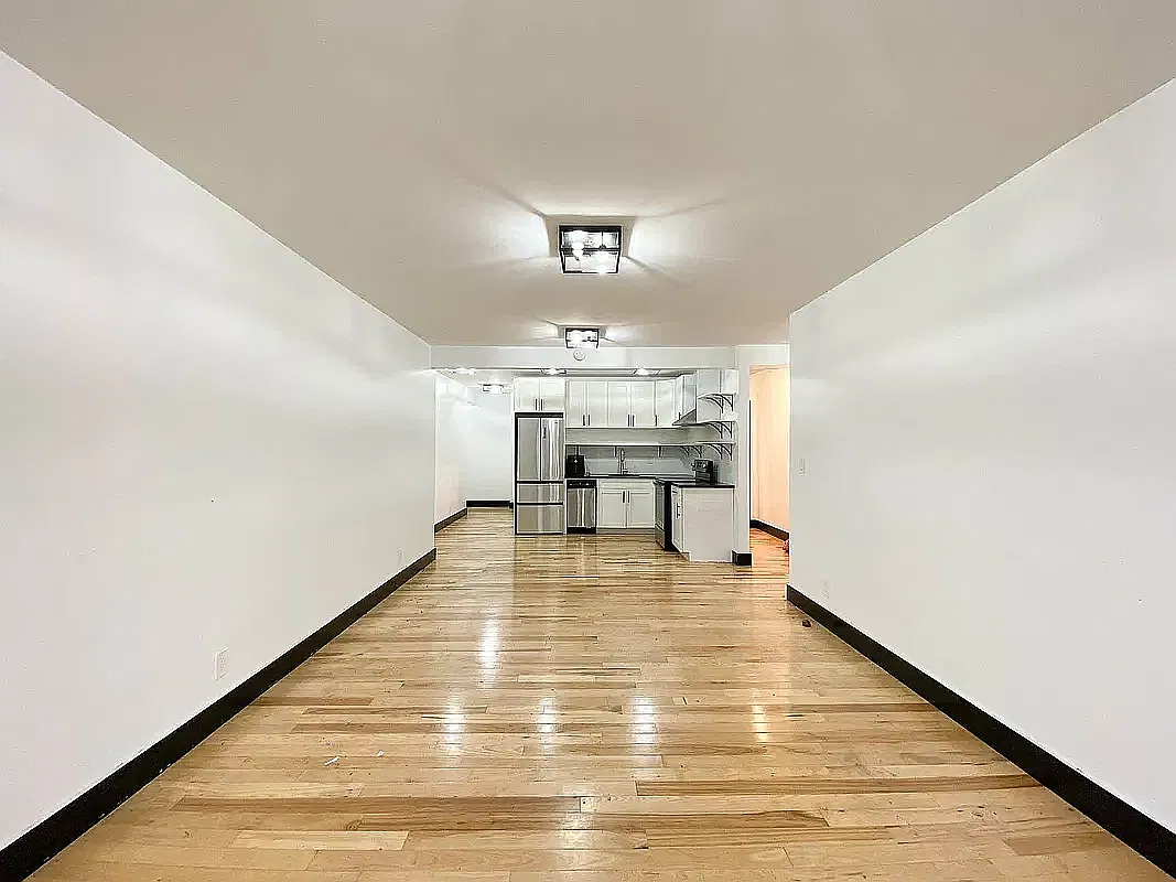 283 Albany Avenue — Photo 4