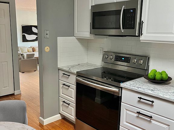 4th image of 289 Elm St #71