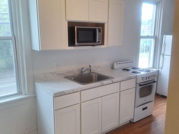 3rd image of 1954 W Bristol St #1B