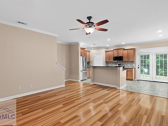 4th image of 8 Weslyn Park Dr