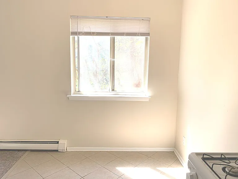 2069 Cambridge — Photo 10