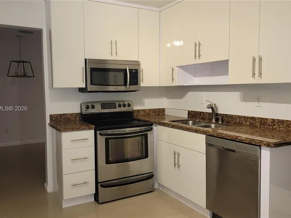 670 NE 179th Ter, Miami, FL 33162