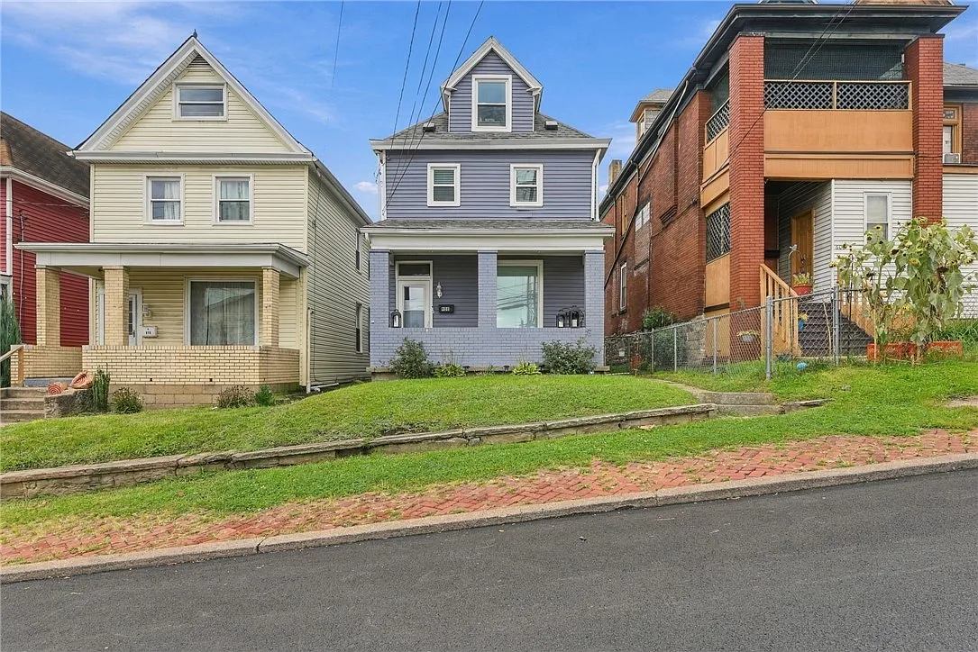 4 bed, 2.5 bath, 1795 sqft, $2,850 — Photo 1