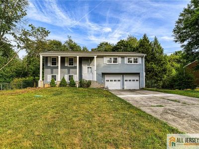 43 Inwood Dr, Milltown, NJ, 08850
