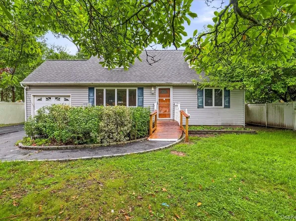 80 Ackerly Lane, Ronkonkoma, NY 11779