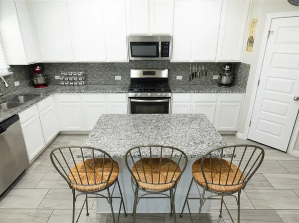 827 Savannah Cv, Elgin, TX 78621