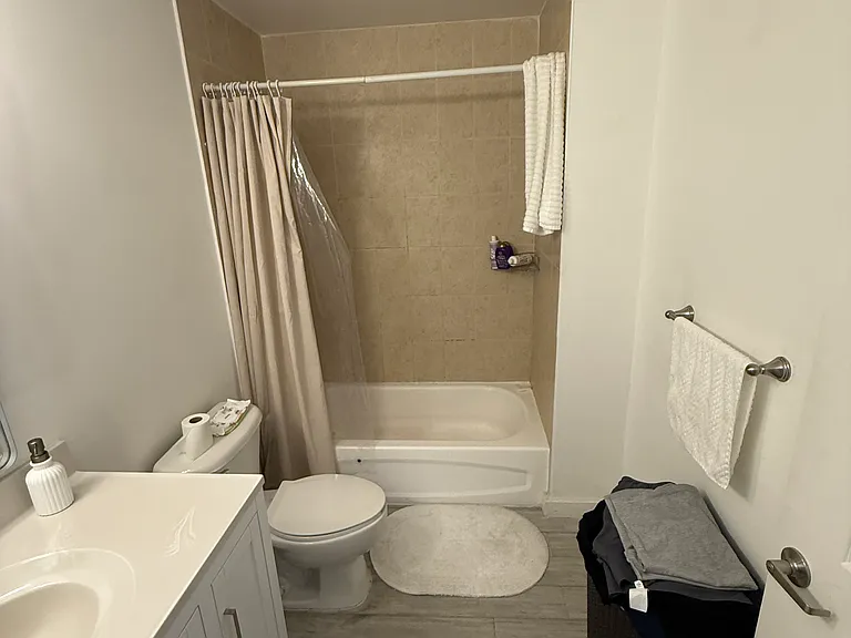 275 NE 18th St #402 — Photo 16