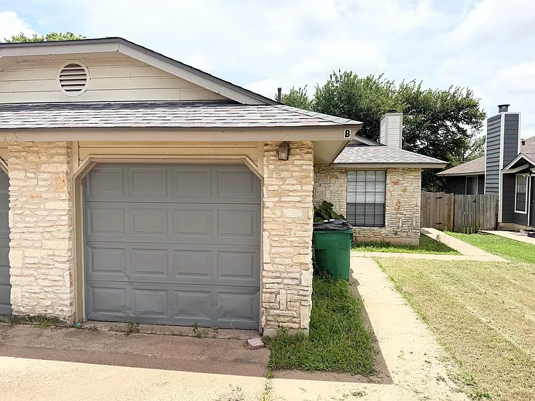 1915 Margalene Way #B — Photo 5