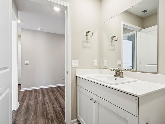 5th image of 820 Marsh Aster Dr