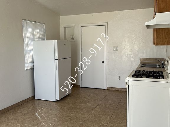 4th image of 2943 N Alvernon Way #1