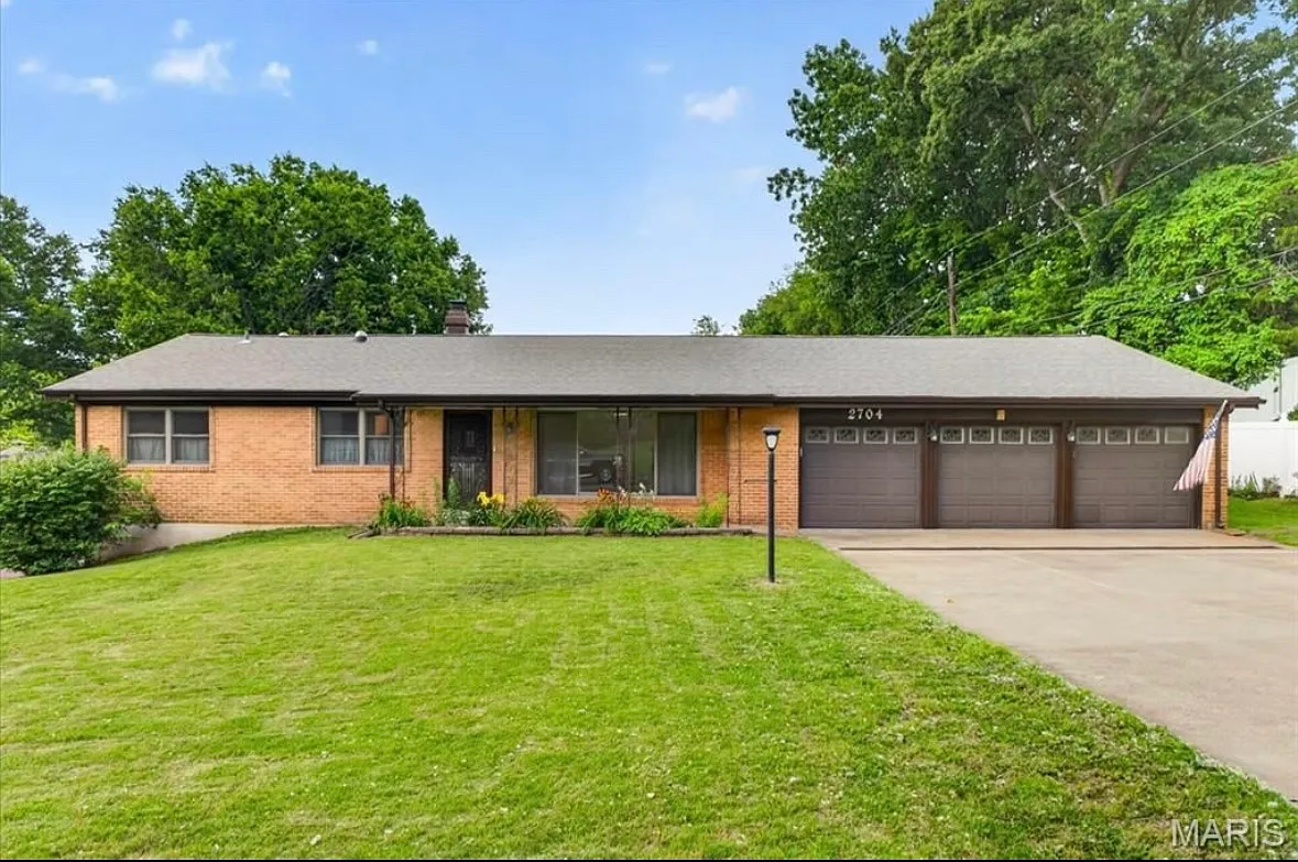 4 bed, 1888 sqft, $2,390 — Photo 1