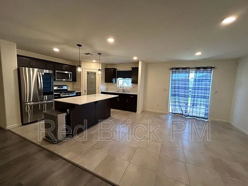 4 bed, 3.0 bath, 1852 sqft, $2,395 — Photo 2
