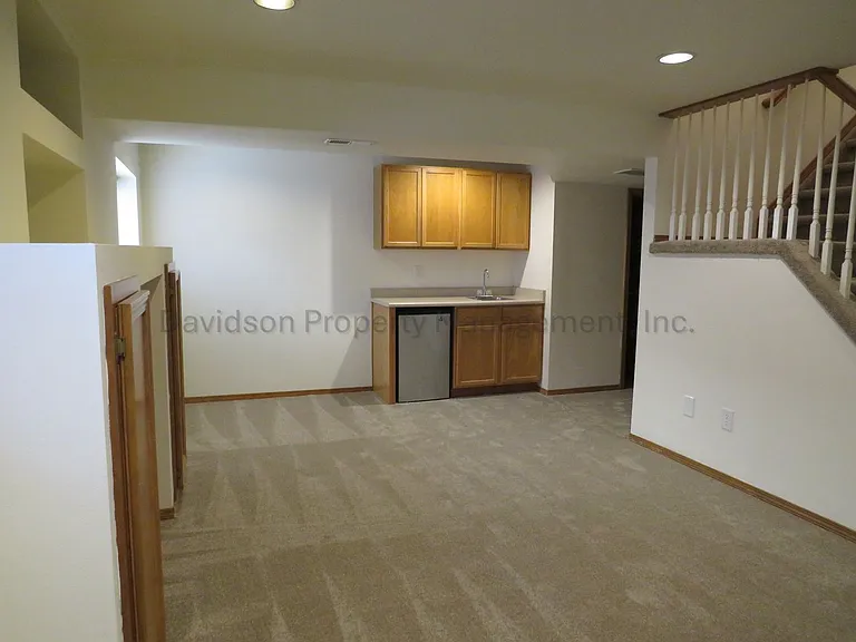 3280 Richmond Dr — Photo 13