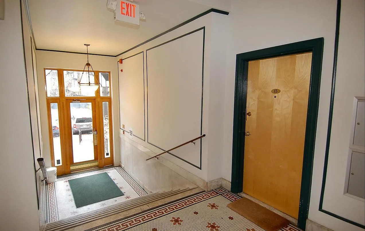 2 bed, 700 sqft, $3,650 — Photo 3
