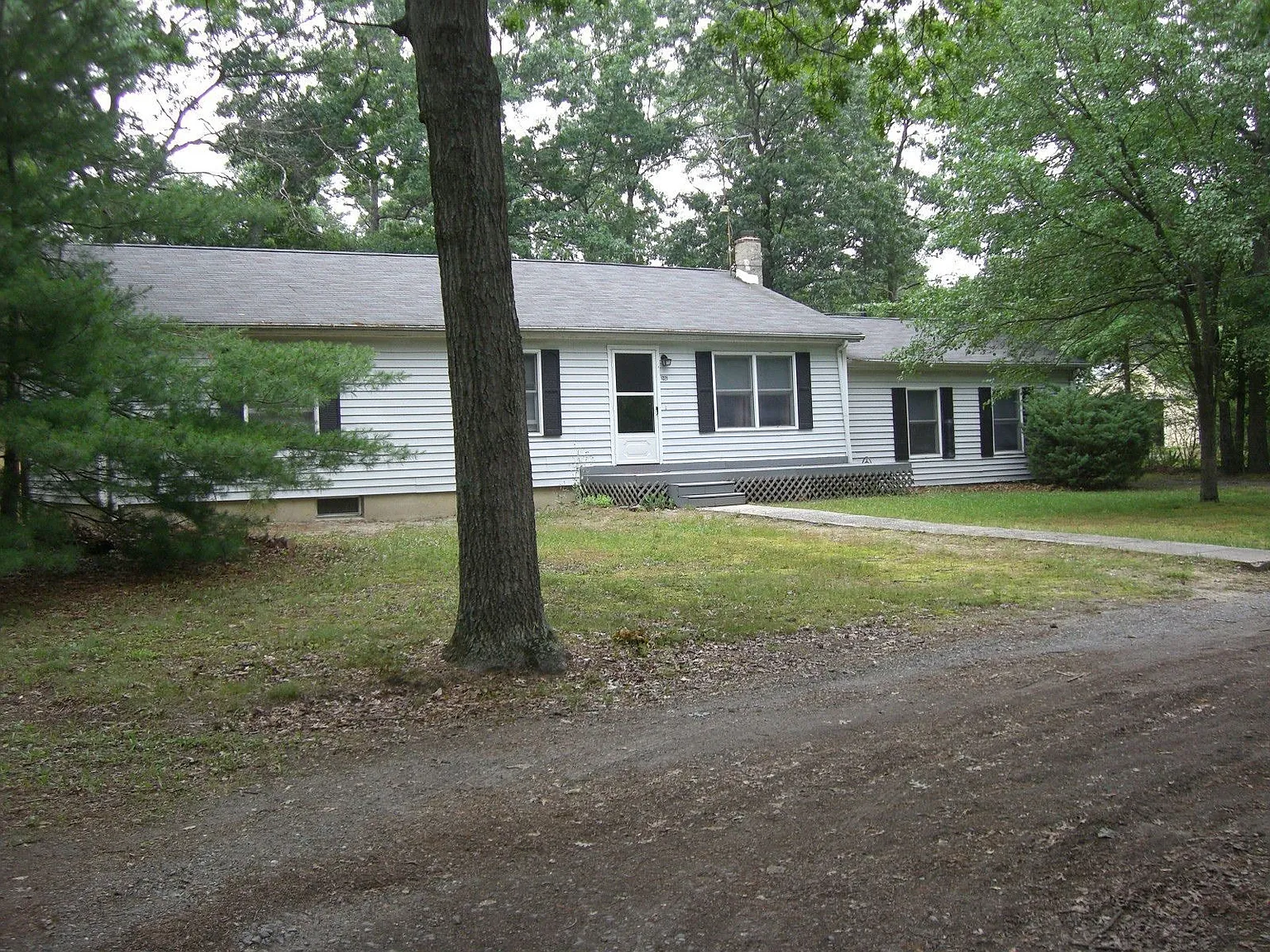 1021 Lakehurst Ave photo 1