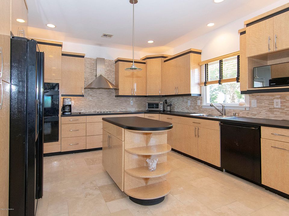 1st image of 3281 Churchill Dr