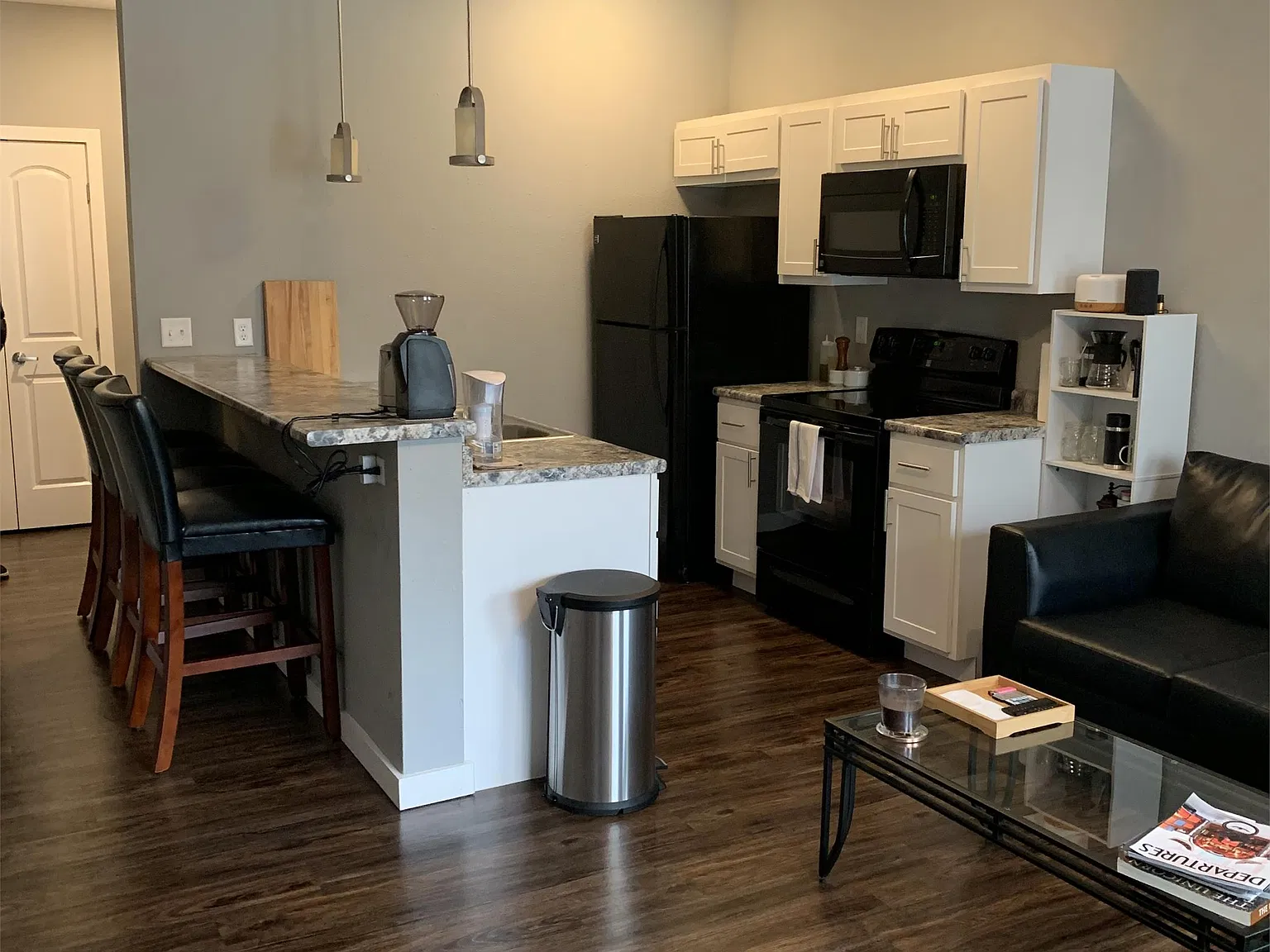 611 West Elm Street — Photo 2